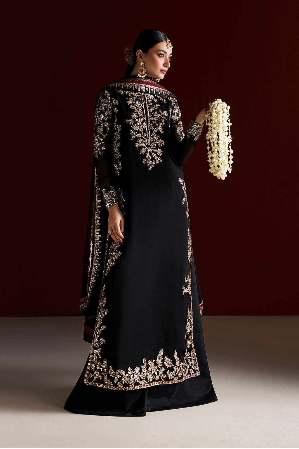 3Pc Embroidered Chiffon Unstitched Suit By Iznik