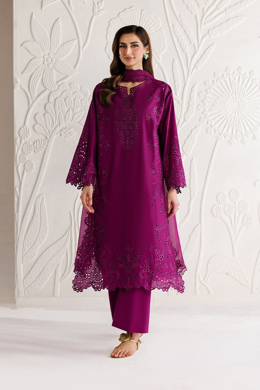 3-PC Unstitched Embroidered Exclusive Lawn By Iznik | UE-678