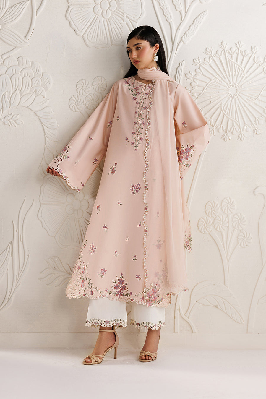 3-PC Unstitched Embroidered Exclusive Lawn By Iznik | UE-689