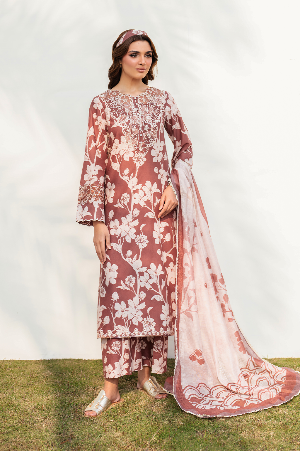 3-PC Unstitched Embroidered Lawn By Iznik | UE-386 Printed Lawn