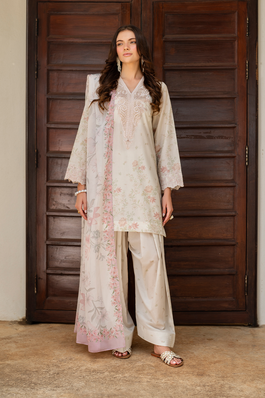 3-PC Unstitched Embroidered Exclusive Lawn By Iznik | UE-491
