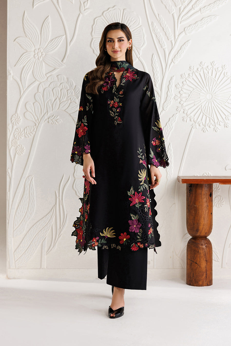3-PC Unstitched Embroidered Exclusive Lawn By Iznik | UE-681