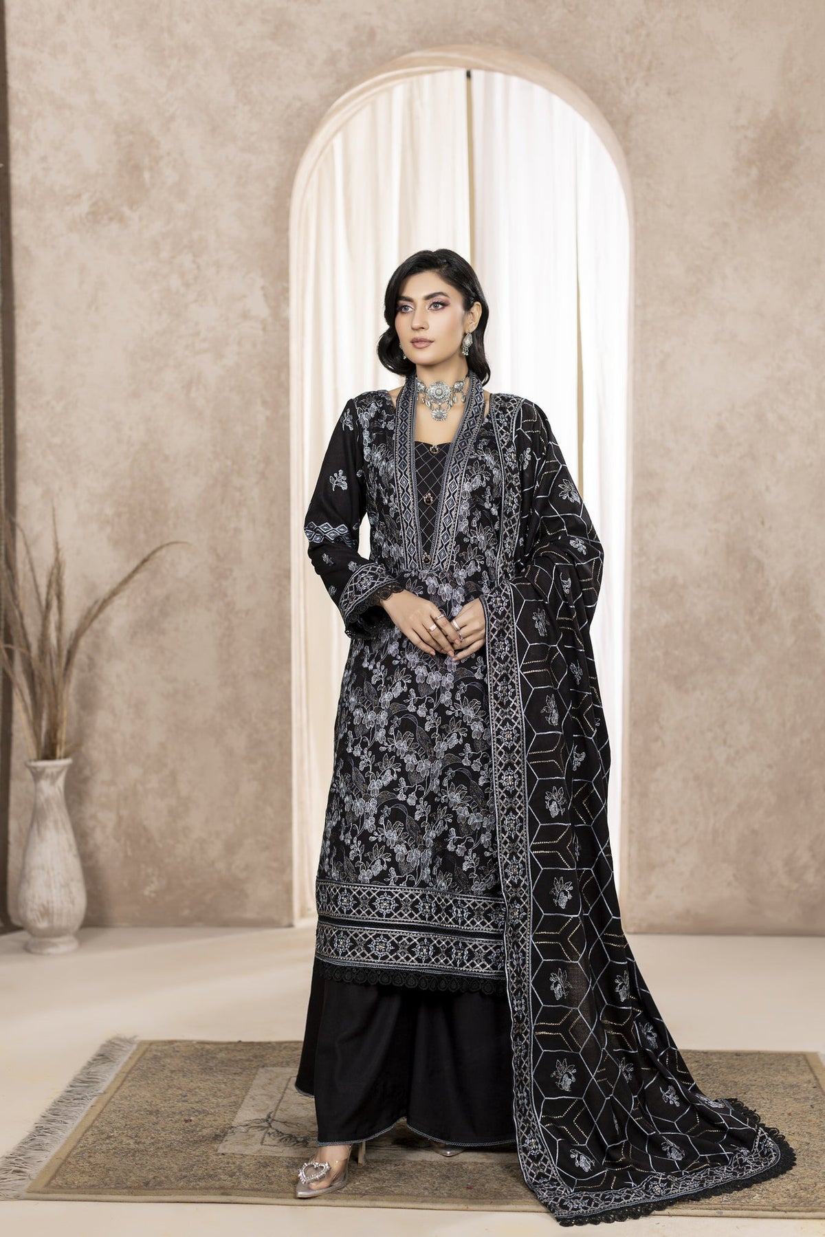 WP-600 | 3 PC Unstitched Suit Peach Embroidered Winter Collection Vol 1 Mah-E-Noor By Wania