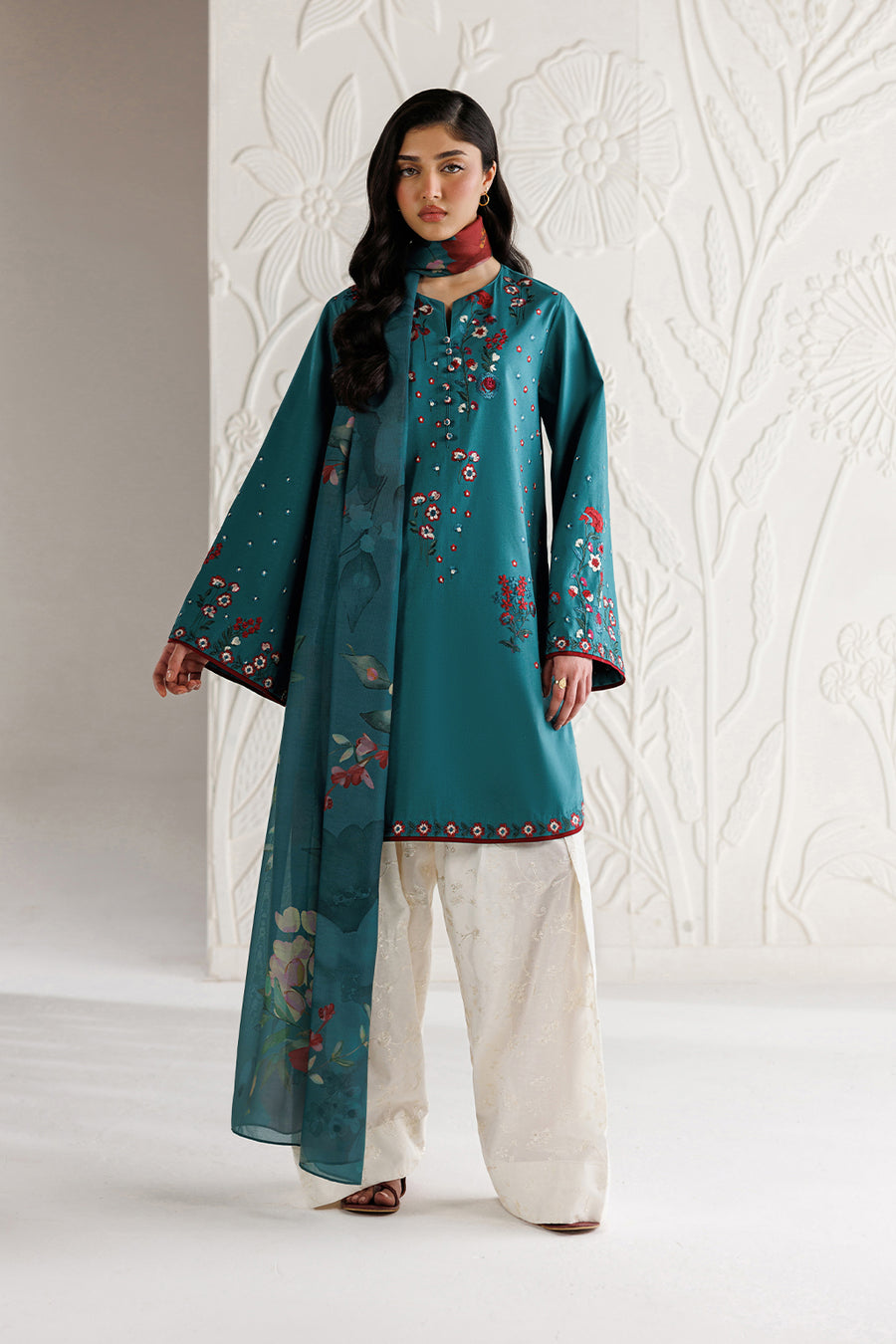 3-PC Unstitched Embroidered Exclusive Lawn By Iznik | UE-688