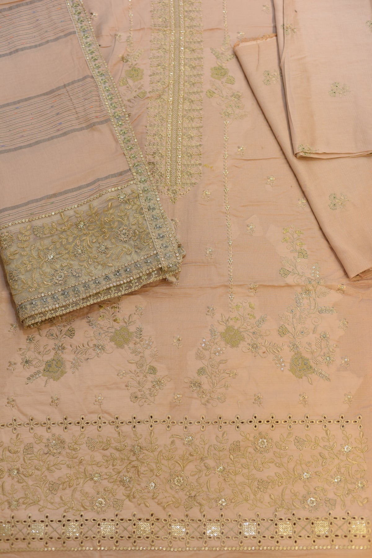 3-PC Unstitched Lawn Chikan Embroidered With Lawn Dupatta | LC-4