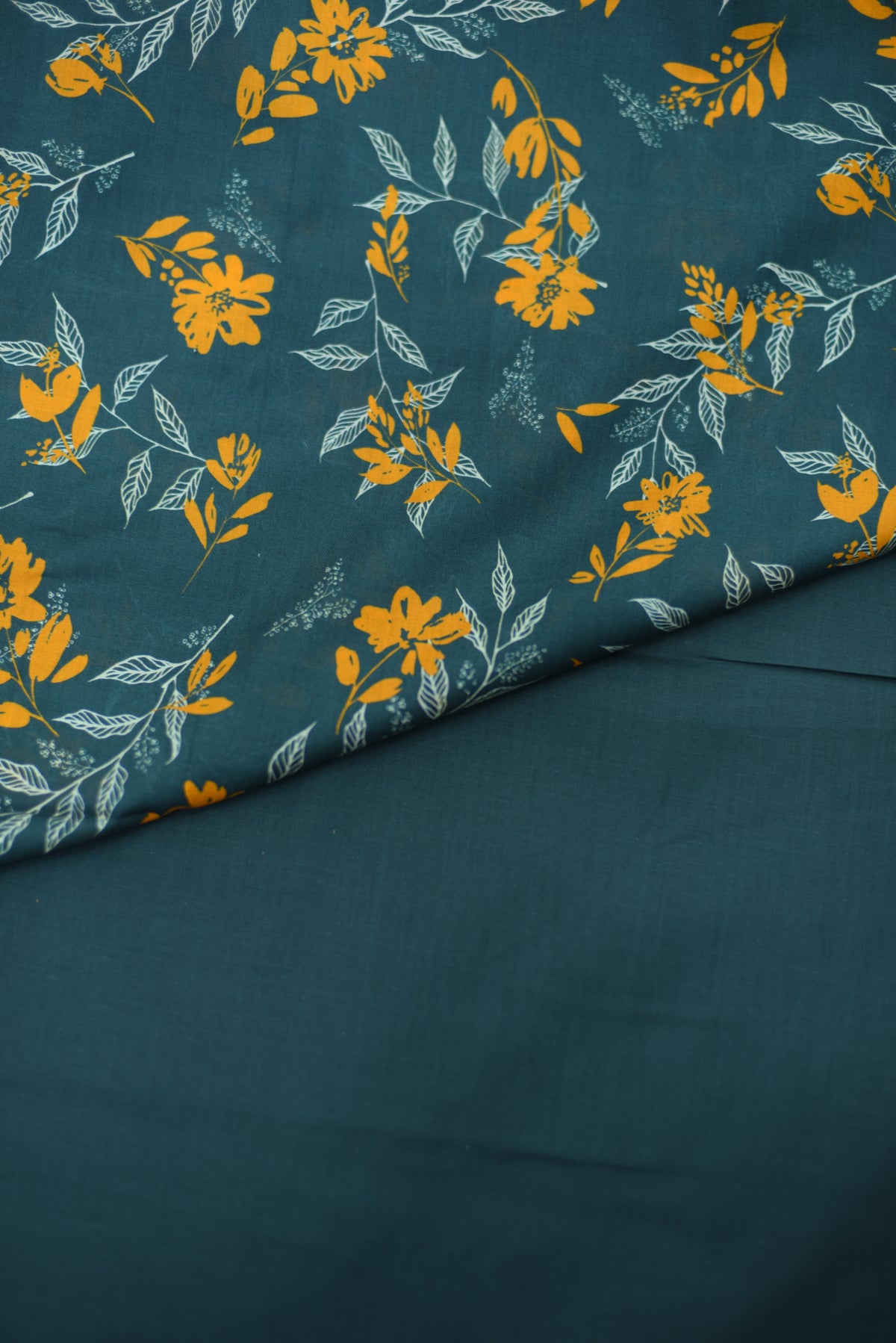 2Pc Unstitched Ladies Suit - Printed Lawn Summer Collection