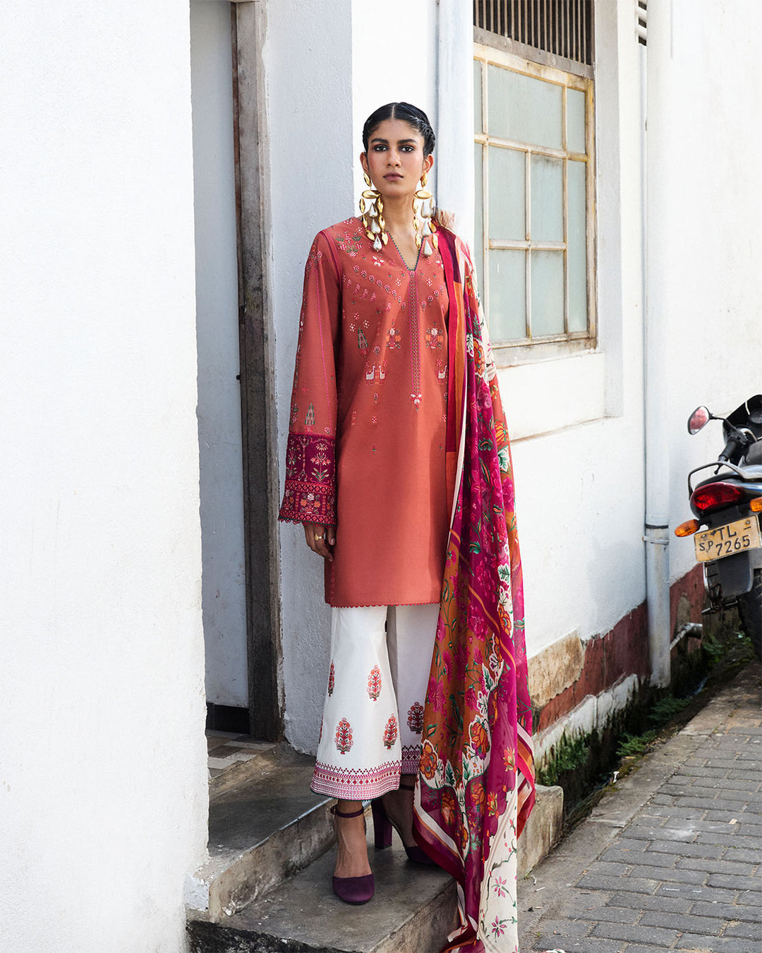 Unstitched 3-PC Embroidered Cotton Silk Dupatta By Jugnu | Panjnad
