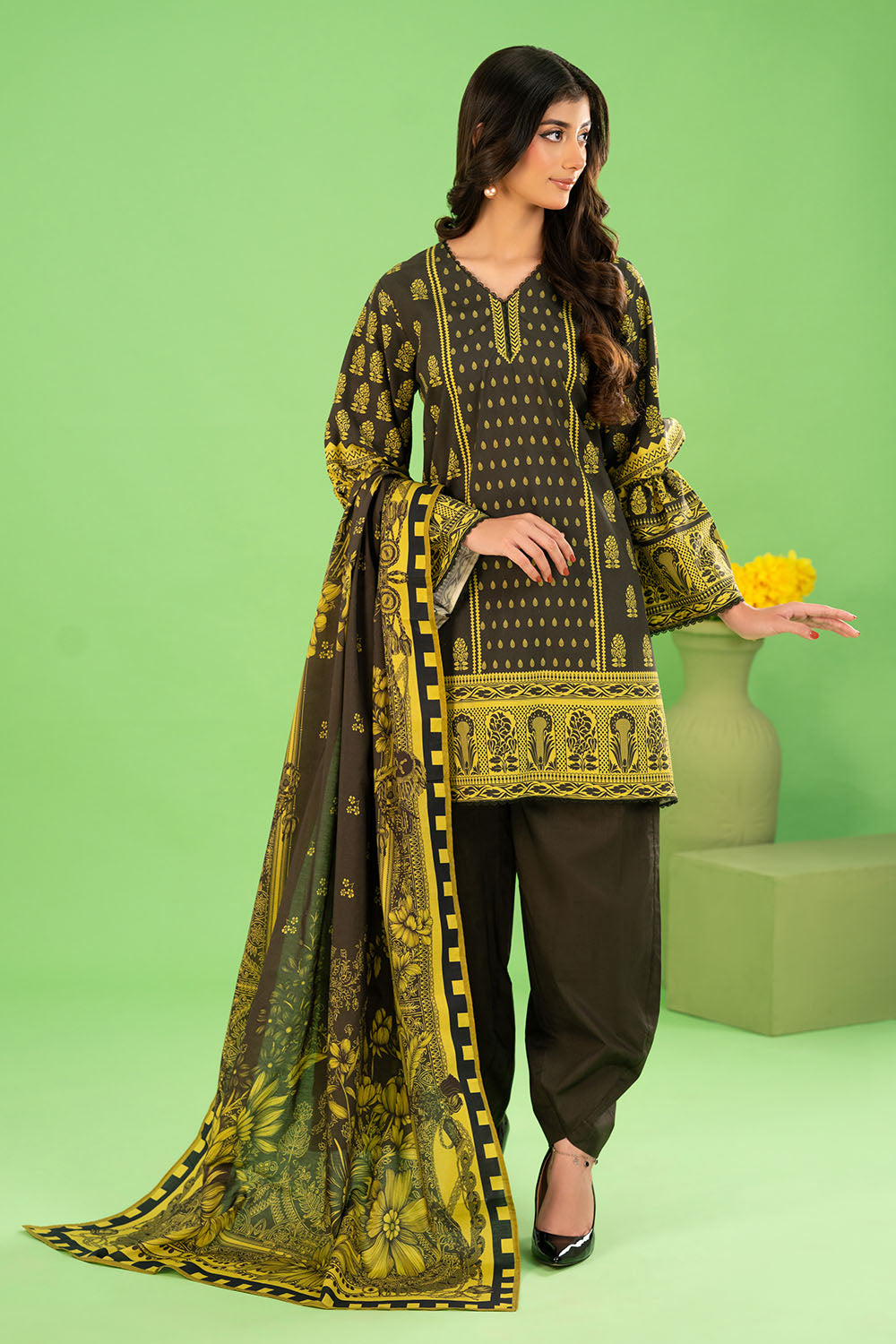 3 Piece Printed Khaddar Suit with Zari Dupatta By Gul Ahmed