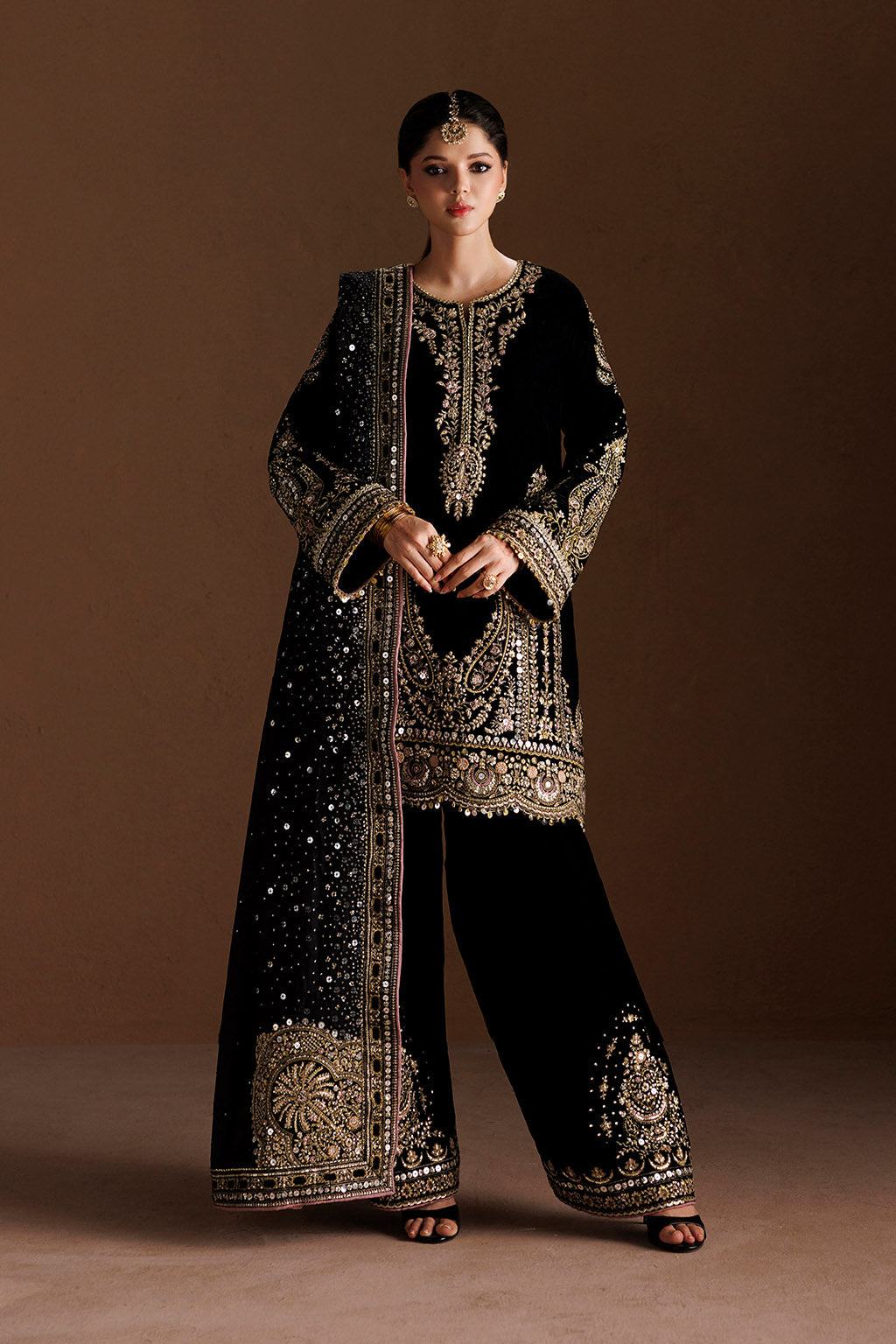 Embroidered Velvet 3pcs Suit By IZNIK