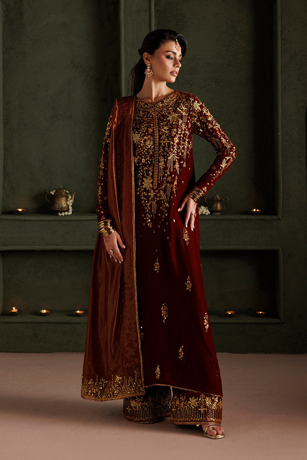 Embroidered Velvet & Organza 3pcs Suit By IZNIK
